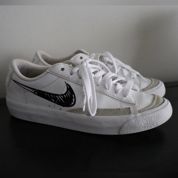 Nike Blazer Low White/Black Sketch Swoosh - Picture 1 of 4